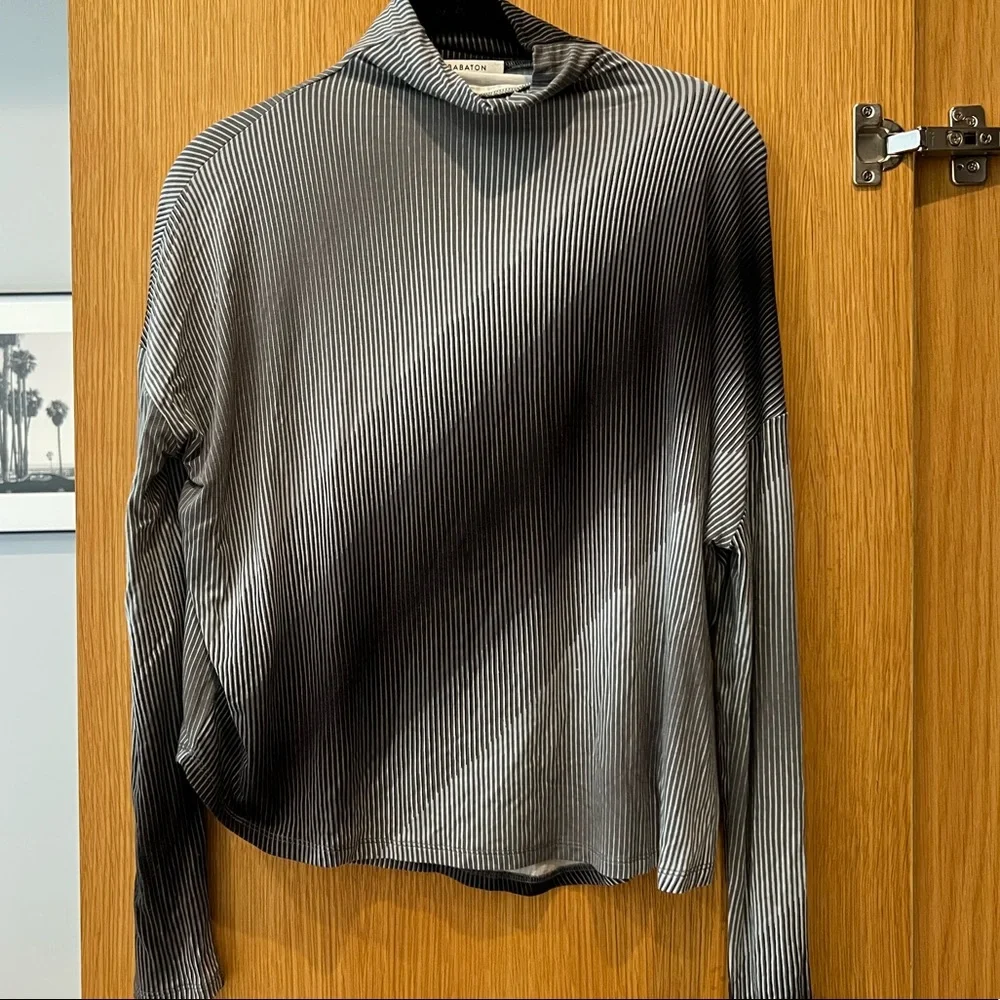 NWOT black and white gradient long sleeve - Picture 1 of 4